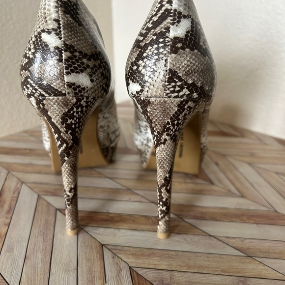 Chinese Laundry snake skin platform pumps - Picture 6 of 8